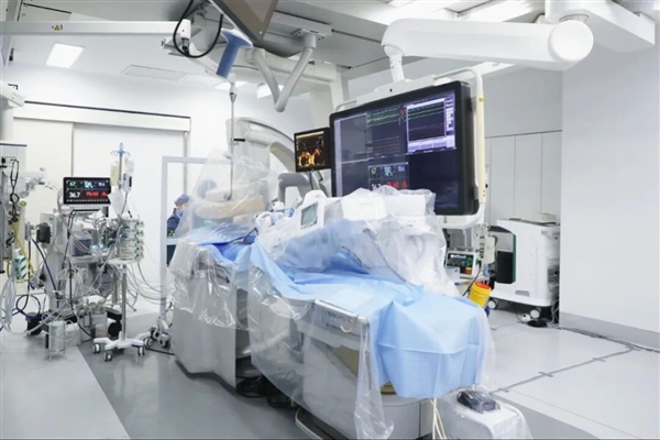 通信传输距离超万公里！全球首例跨国机器人辅助心脏介入手术成功