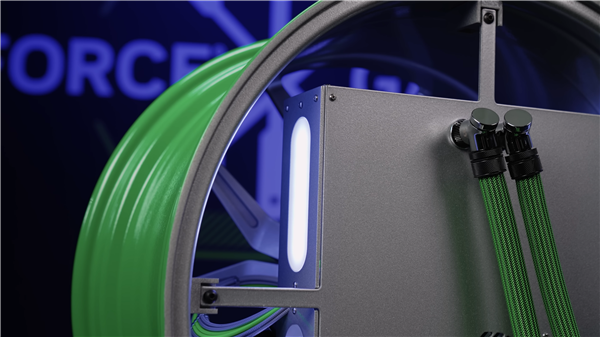 RTX 5080整机塞进保时捷911轮毂！通过钥匙开机重启