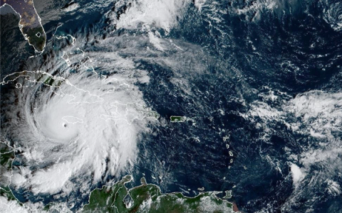 五级飓风！全球风王梅利莎登陆牙买加：医院屋顶被掀翻