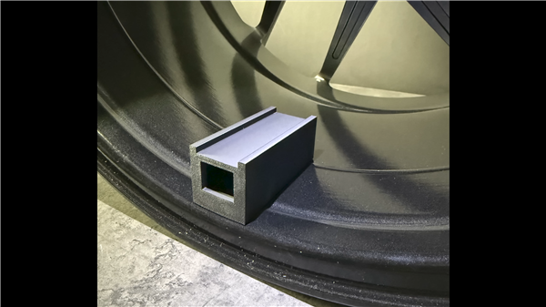 RTX 5080整机塞进保时捷911轮毂！通过钥匙开机重启