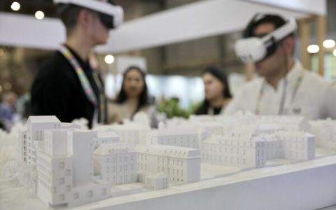 访客在Tomorrow.Building World Congress现场体验新技术