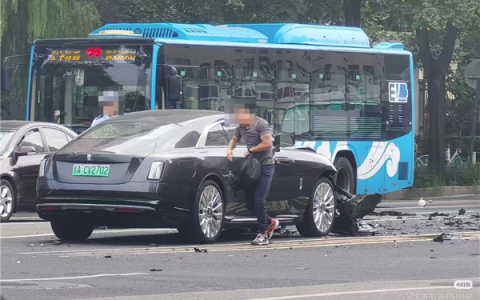 博主称“被陈震撞是种幸运”被禁言 微博官方：该用户存在营销炒作