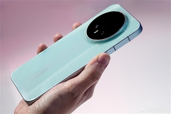 荣耀Magic8系列维修备件价格公布：屏幕979元起 主板2699元起