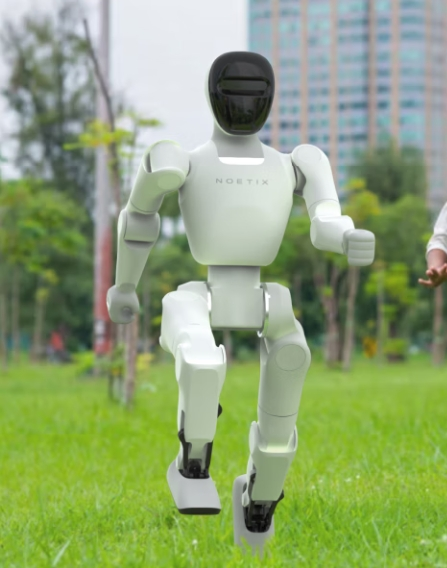 全球首款万元内人形机器人上架京东 创始人回应：就不该那么贵