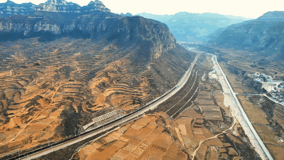 8倍于复兴号标准动车组！超长火车震撼再现：到底有多少节车厢