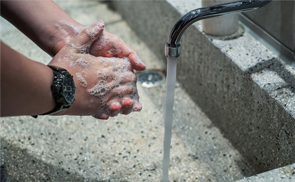 别让双手变“毒窝”！当代年轻人《手部生存指南》来了