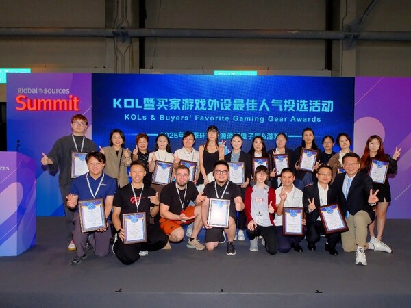 获奖企业代表及评审合影