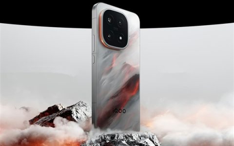 iQOO 15开售30分钟销量超上代首日全天 产品经理不敢相信：真要去拧螺丝了