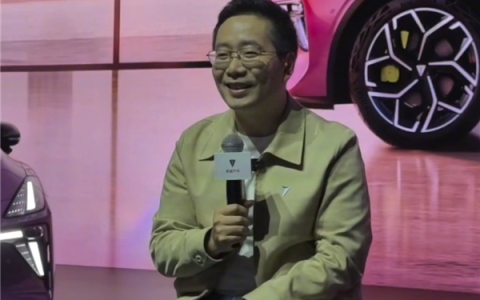 深蓝董事长邓承浩谈隐藏式门把手：我们也受到了特斯拉的影响