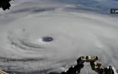 台风“夏狼”逼近！日本发布最高级别警报：可能遭遇数十年一遇灾害