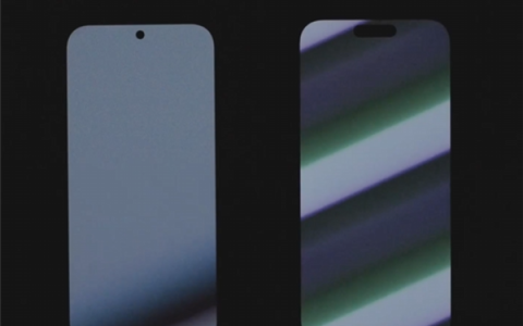 卢伟冰晒REDMI K90 Pro Max与iPhone 17 Pro Max屏幕对比：护眼碾压