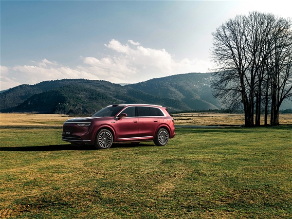 余承东多次强调华为系车门锁足够安全！任正非：车的最高级别就是安全