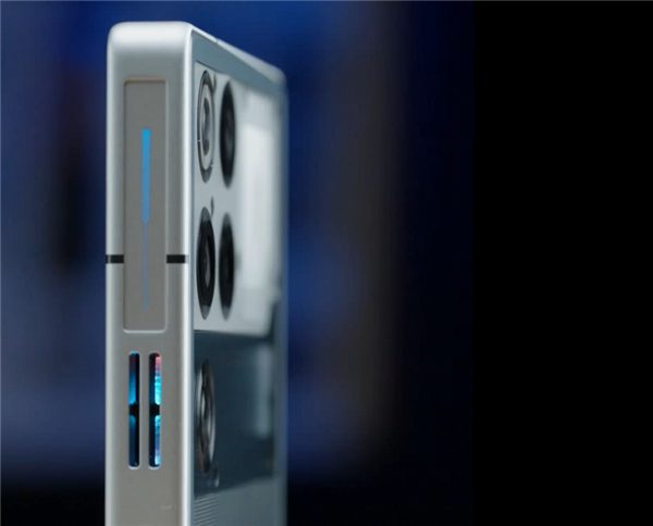 行业首款风水双冷手机 红魔11 Pro系列真机开箱：酷炫水冷环、唯一纯平后盖