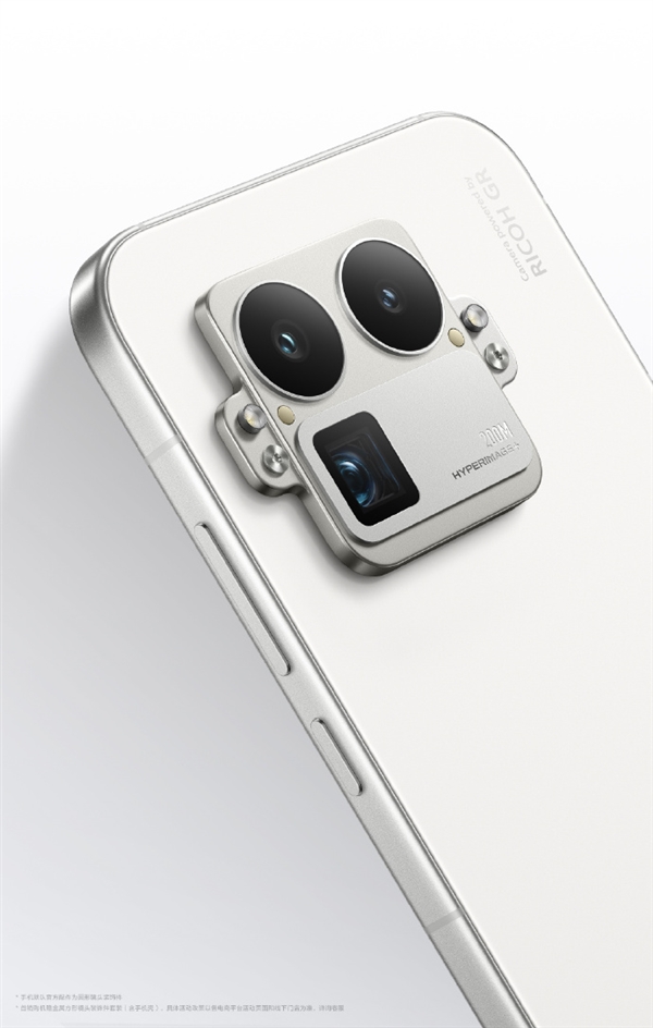 真我外观质感新巅峰！GT8 Pro设计细节公布 行业首创机械拼装+金属中框