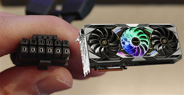 AMD RX 9070 XT显卡难得用12V-2x6供电接口：结果连烧两块！