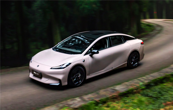 15万买中型纯电性能轿跑！广汽昊铂GT全新Lite版上市