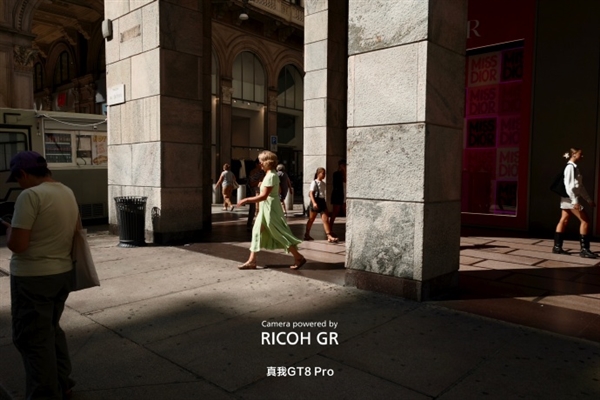 首次联名相机品牌 真我GT8 Pro实拍样张首秀 理光GR味儿拉满