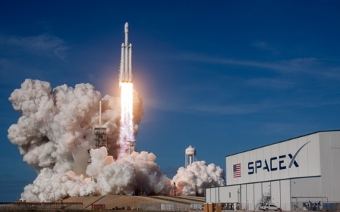 马斯克回应NASA开放登月合同：星舰才是最终答案