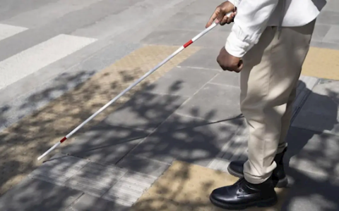 意大利男子假装失明超半个世纪 骗取超830万元残障补助