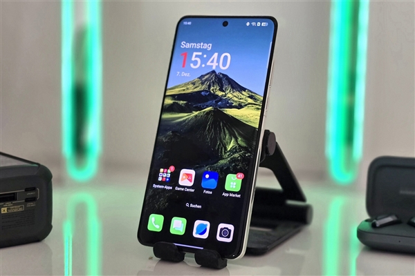 OPPO回应绿线门事件：购机4年内免费更换屏幕