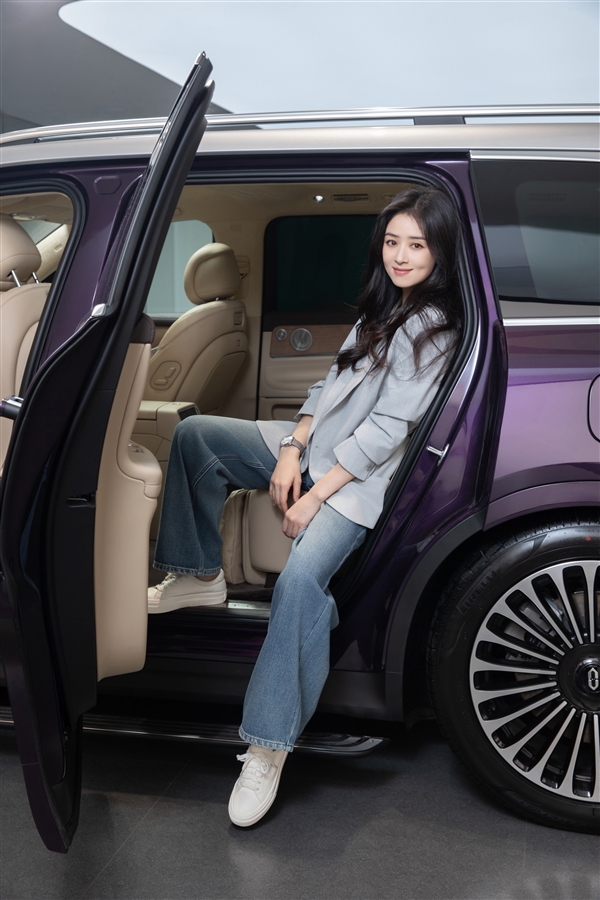 演员蒋欣成问界M9车主：选了银境紫全新配色