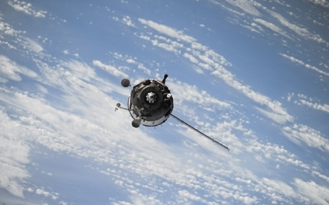 近地轨道的新危机：卫星数量激增76% 严重碰撞概率已达10%