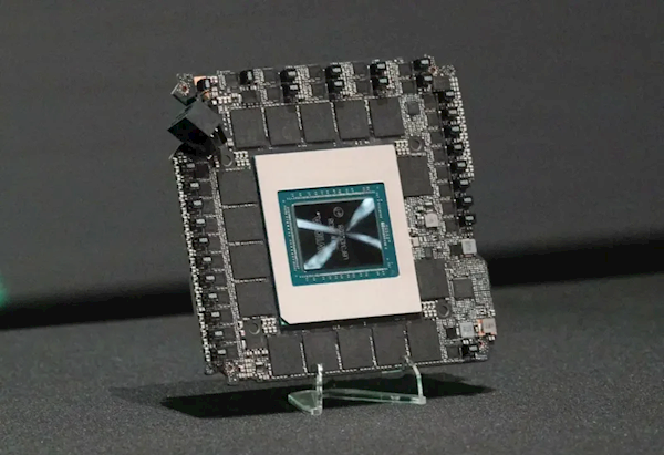 有人做了个RTX 5090公版PCB杯垫！还原度100％