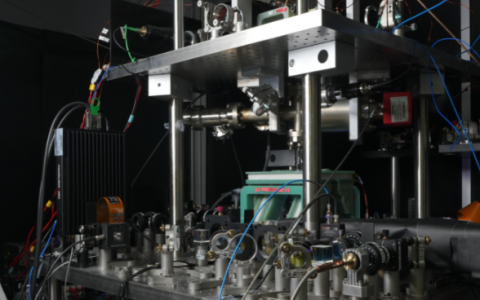 AI破解量子计算“时间困局” 科学家构建最大原子量子计算系统