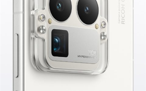 真我外观质感新巅峰！GT8 Pro设计细节公布 行业首创机械拼装+金属中框