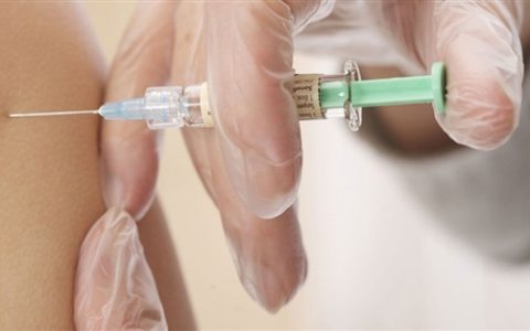 自己故意注射汽油“制造”炎症 两人敲诈诊所3万余元被判刑