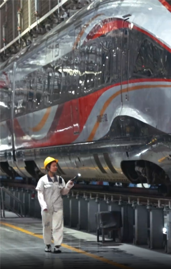 时速350公里的复兴号 竟然有这么大！