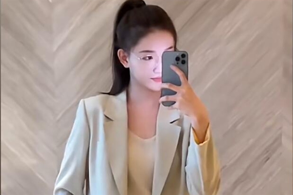 中秋节孟羽童和董明珠互发可爱表情包：沟通很轻松