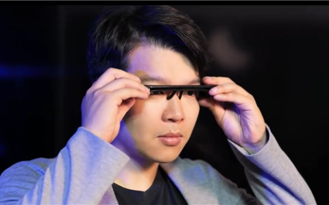 95后小伙手搓AI眼镜：盲道、红绿灯都可认出 成本仅百元