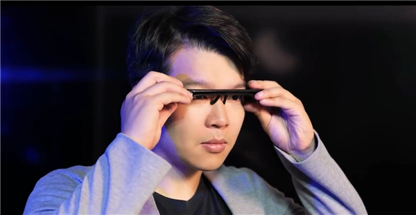 95后小伙手搓AI眼镜：盲道、红绿灯都可认出 成本仅百元