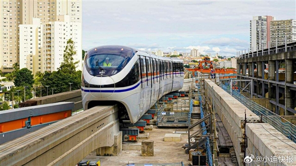 比亚迪在巴西圣保罗造了一辆“空中列车” 最大载客616人