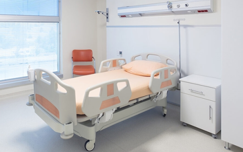 67岁大爷以为捡到白酒喝进ICU 医生：实为防冻液 20毫升可致命