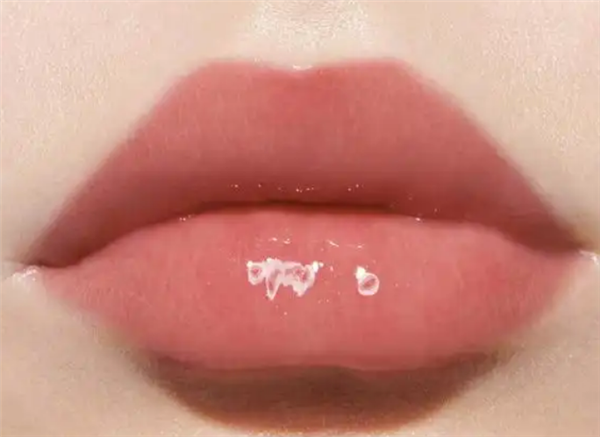 迪奥唇蜜含小米椒提取物 客服：丰唇 营造轻微辣感