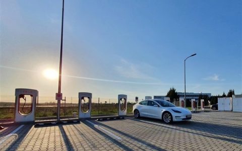 我国汽车充电枪总数突破1800万个 同比大增54.5%