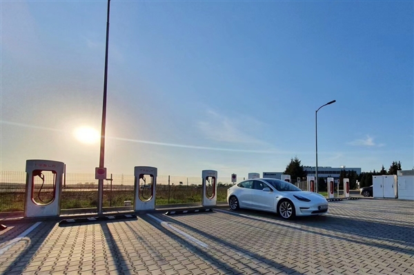 我国汽车充电枪总数突破1800万个 同比大增54.5%