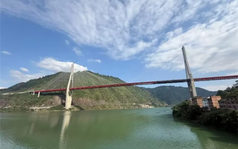 国内首台！智能行轨式桥检车成功通电运行