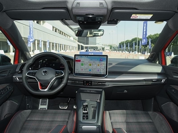 德系钢炮还香不 新款大众高尔夫GTI上市：限时成交价199999元