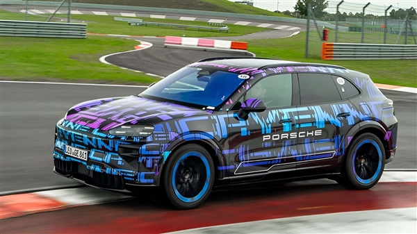 座舱史诗级革新 首搭曲面中控屏！保时捷纯电卡宴11月19日全球首发