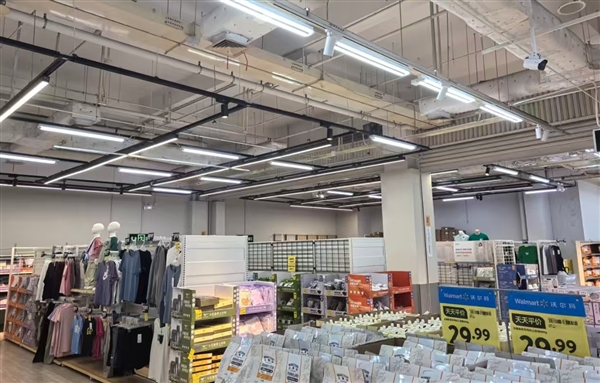 头部大超市门店一年缩减3037家 传统超市会消失吗！