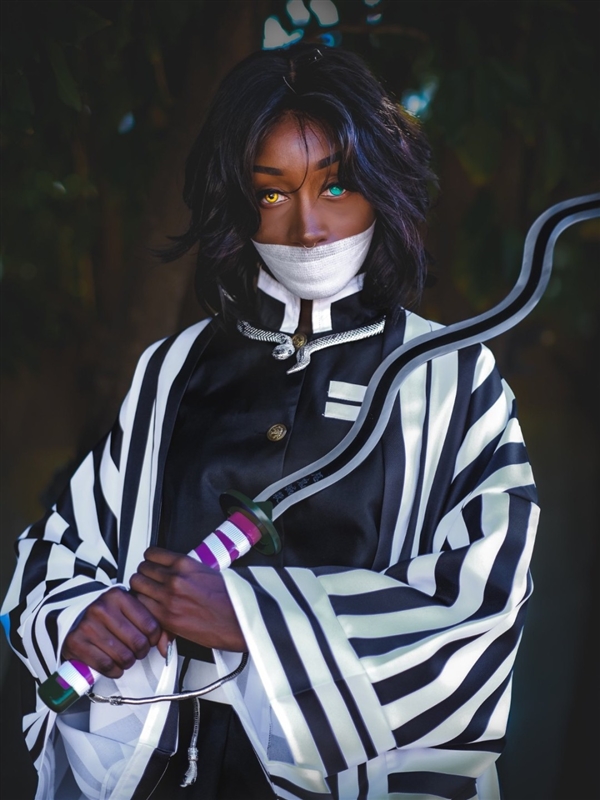 别样风情：黑妹Cos《生化危机4》艾达王