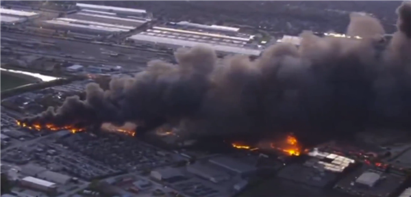 载28万加仑燃油！美国UPS一货机坠毁爆燃：已致7人死亡