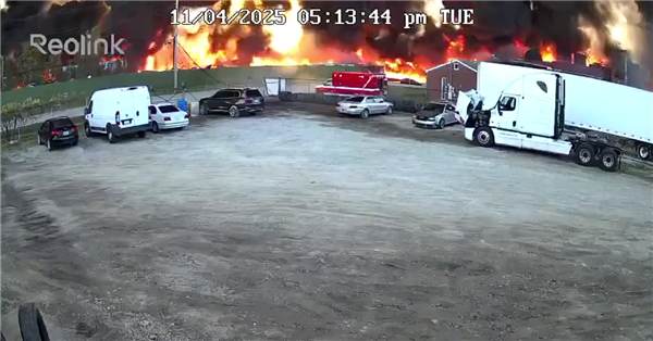 载28万加仑燃油！美国UPS一货机坠毁爆燃：已致7人死亡