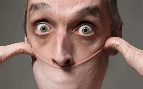 世界上皮肤最有“弹性”的男子 看完可能整个人都不好了