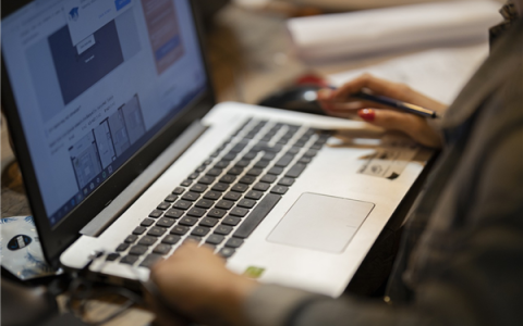 AI浪潮致使“翻译界哈佛”倒闭：有学生哭了两晚担心没工作