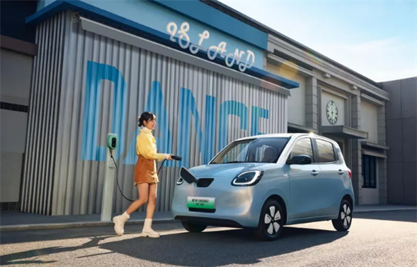 置换价5.28万元 五菱宏光MINIEV四门版301km续航版上市