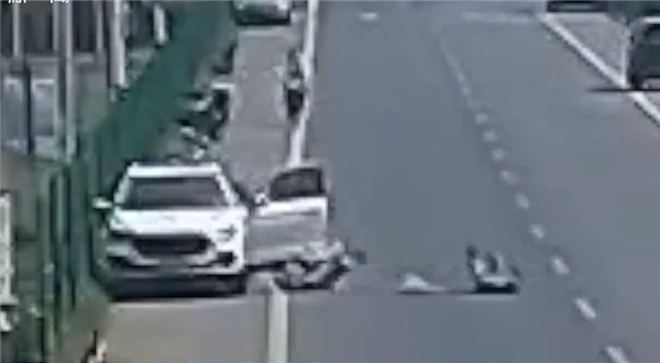 男子开门杀致电动车骑车人死亡：因交通肇事被判刑